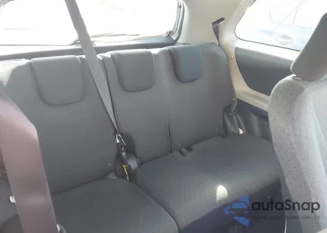 2011 Toyota Yaris z USA, uszkodzony, nr VIN JTDJT4K39B5336388